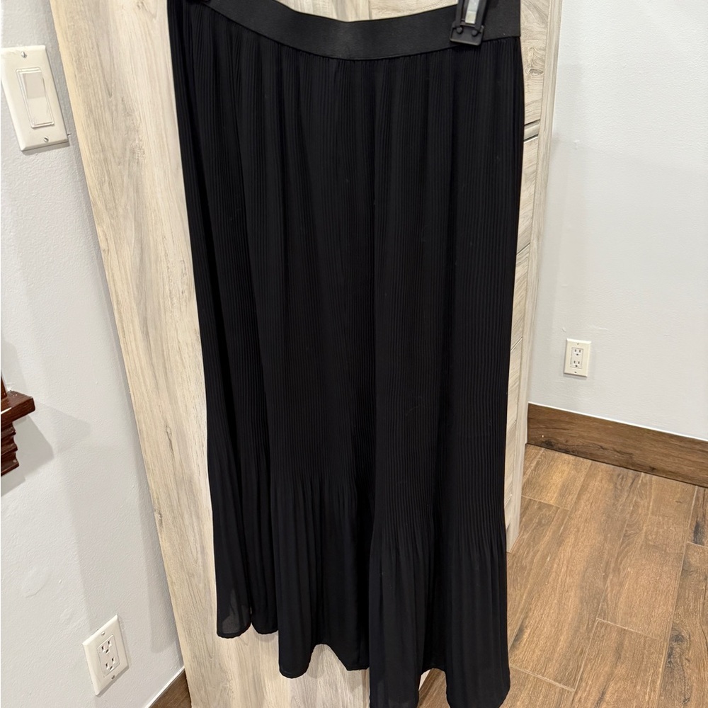 Elegant Black Pleated Skirt